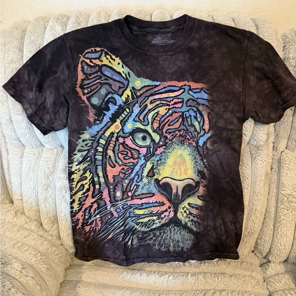 The Mountain Tiger Graphic T-Shirt
